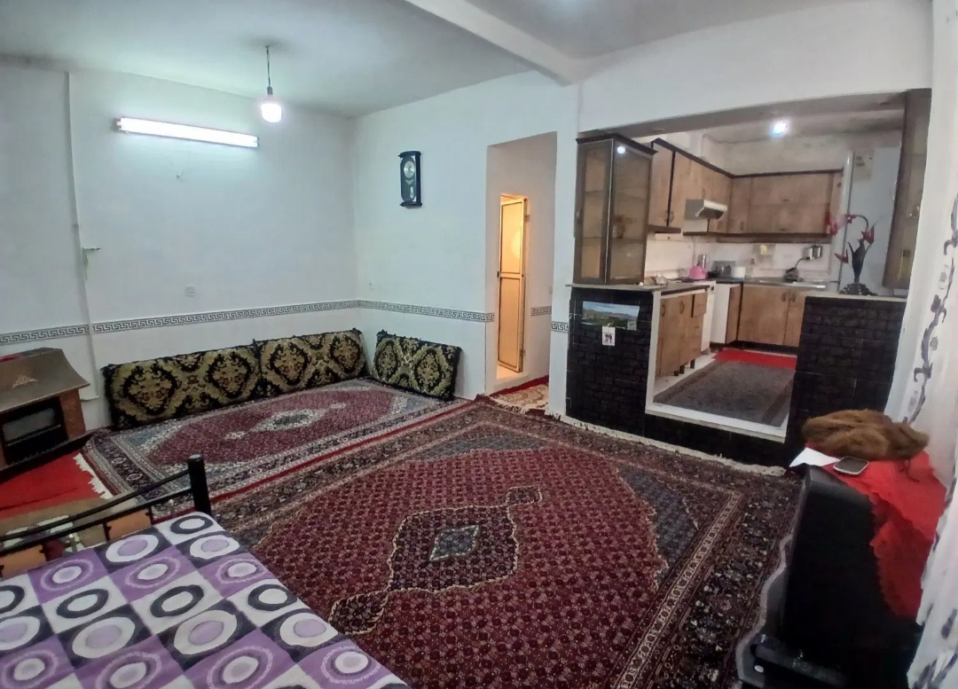 فروشی آپارتمان ۶۰متری همکف کرسی بلند با ۳ تا پنجره