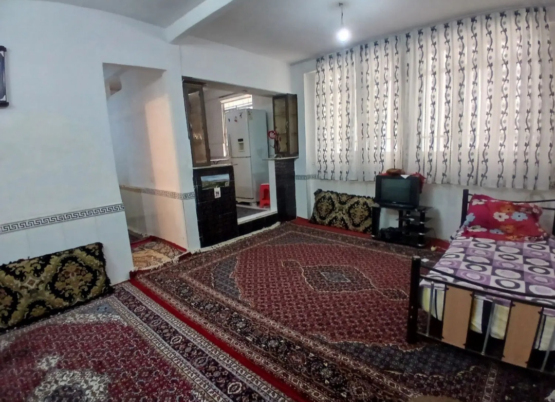 فروشی آپارتمان ۶۰متری همکف کرسی بلند با ۳ تا پنجره