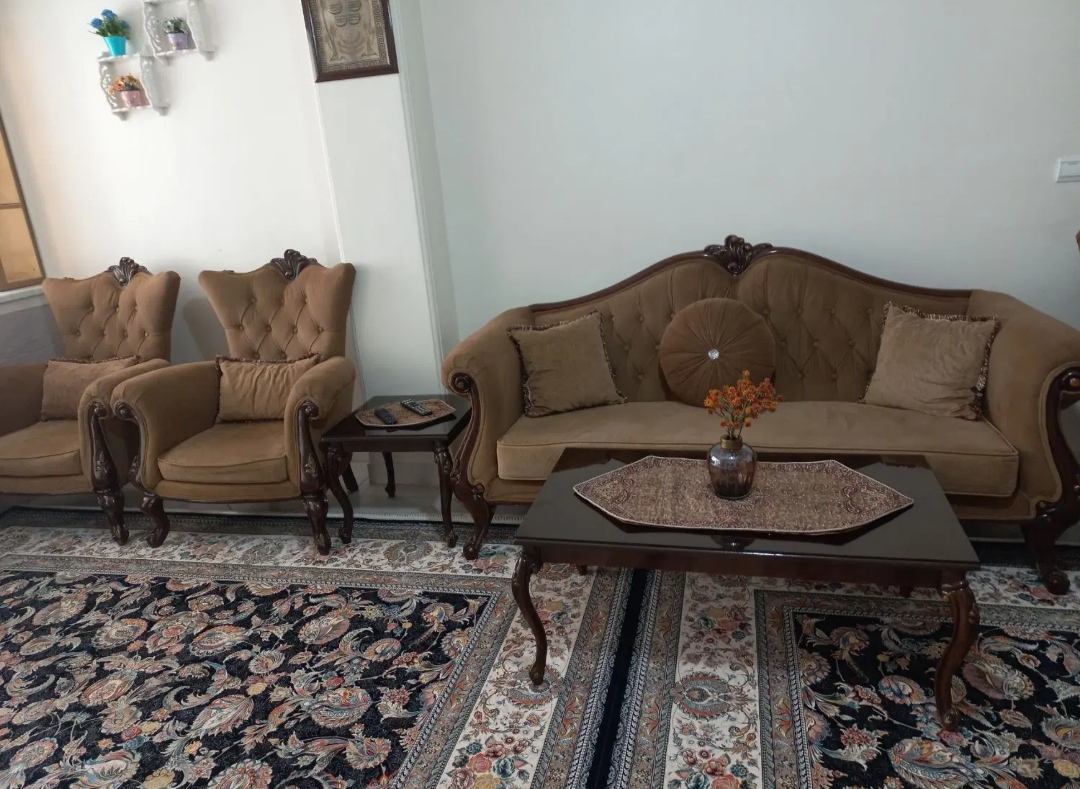 مبل ۸ نفره چوب راش دو عدد عسلی جلو مبلی چوب راش