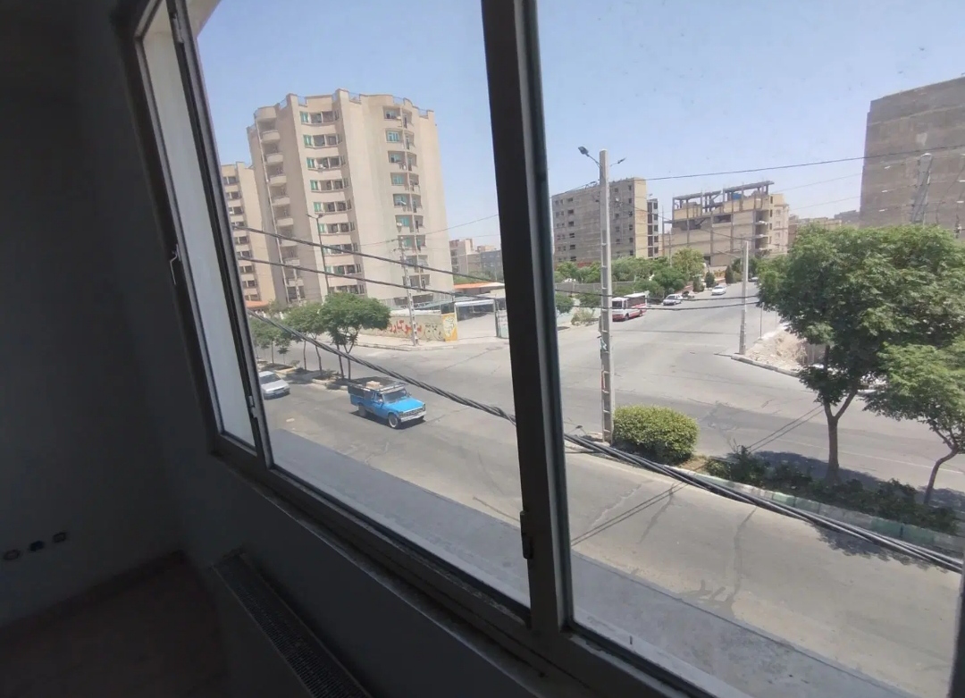 ۹۰ متری دو خواب معاوضه با خودرو یا واحد کوچک