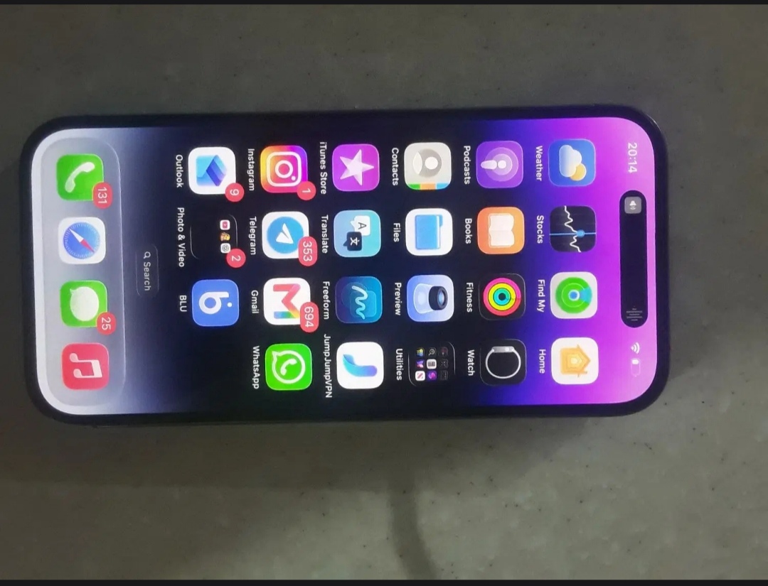 iphone 14 pro))