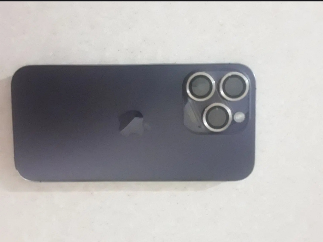 iphone 14 pro))